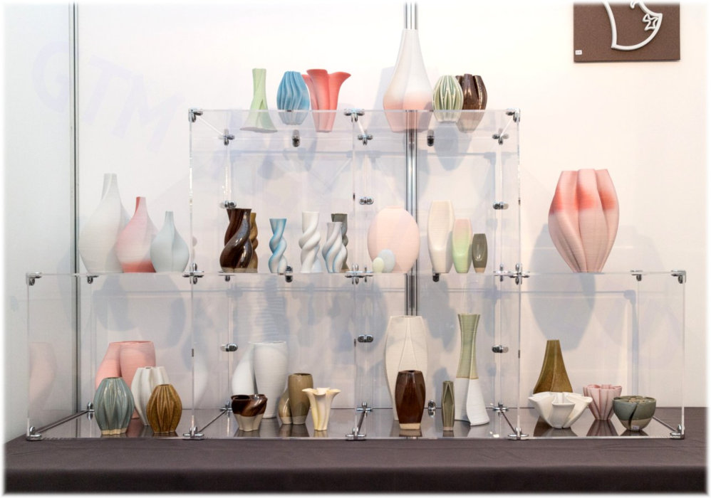 Cube display presenting 3D printed ceramics